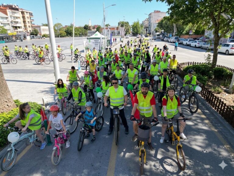 Manisa’da Sağlıklı Yaşam İçin Pedallar Çevrildi: 13. Yeşilay Bisiklet Turu